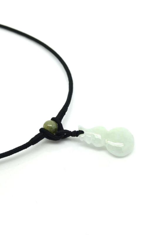 Necklace with Small Jade pendant Wu Lou White 3