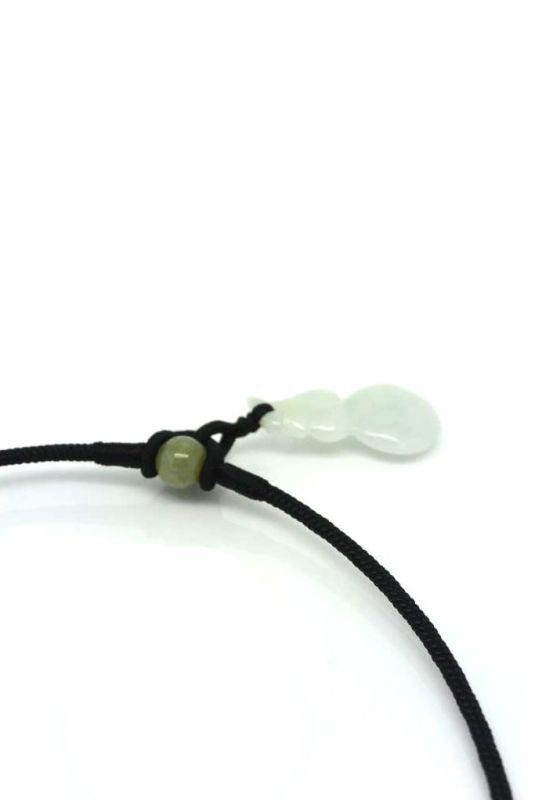 Necklace with Small Jade pendant Wu Lou White 4