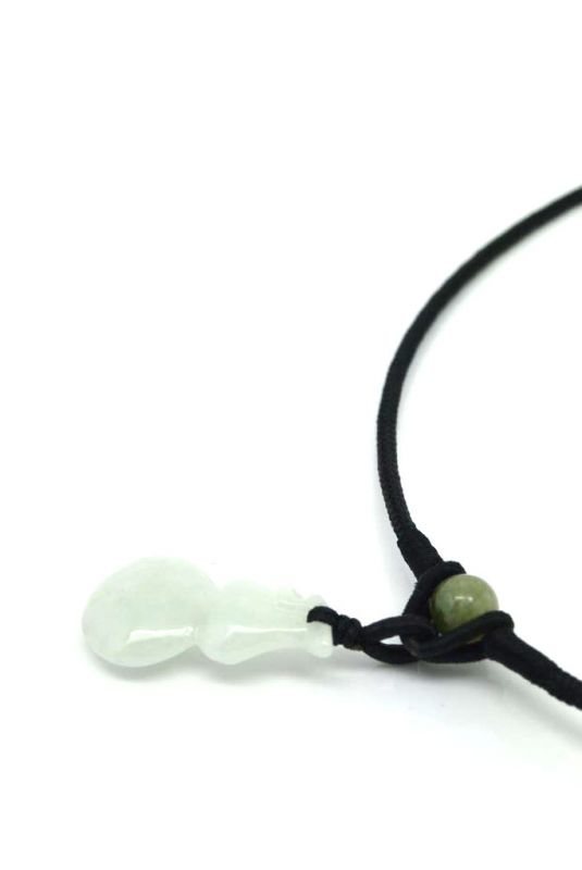 Necklace with Small Jade pendant Wu Lou White 5