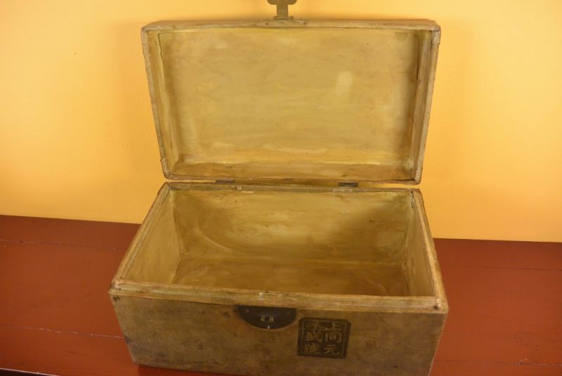 nesische Koffer Weissem Leder 4
