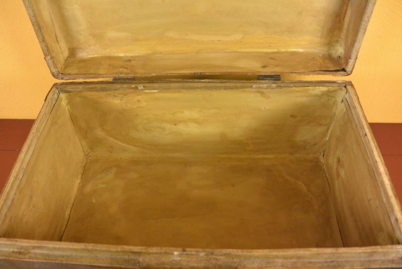 nesische Koffer Weissem Leder 5