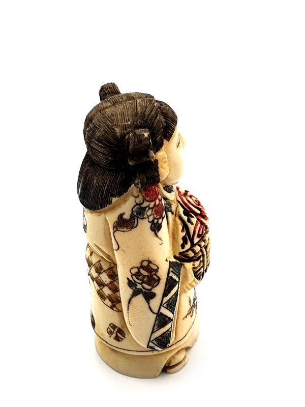 Netsuké Chino en Huesos de Búfalo - La geisha y la canasta de flores 3