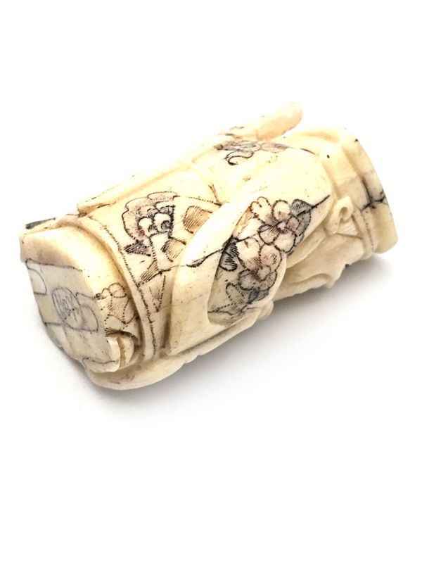 Netsuké Japonés en Hueso - El guardián 3