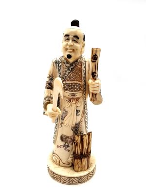 Okimono chinois en os de buffle - l'agriculteur et la faux