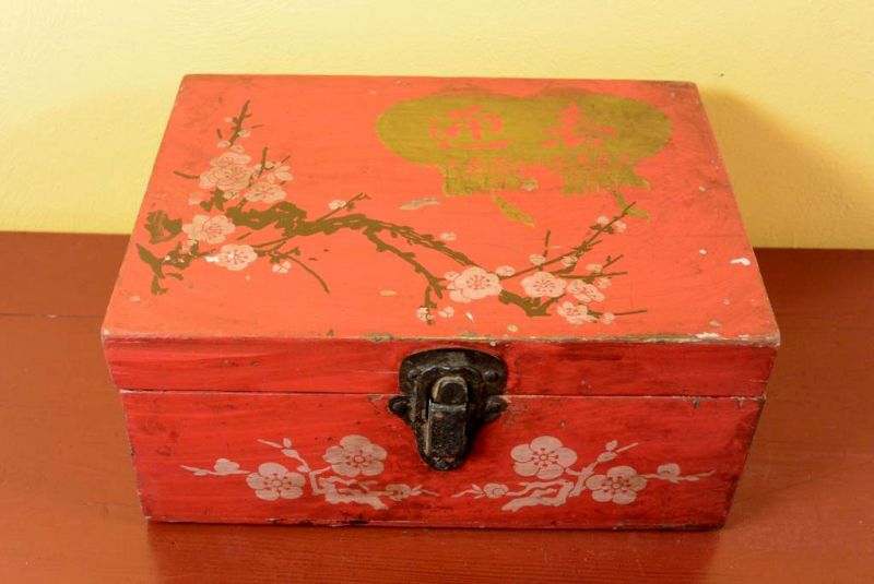 Old Chinese Chest - Flowers and cherry tree 3