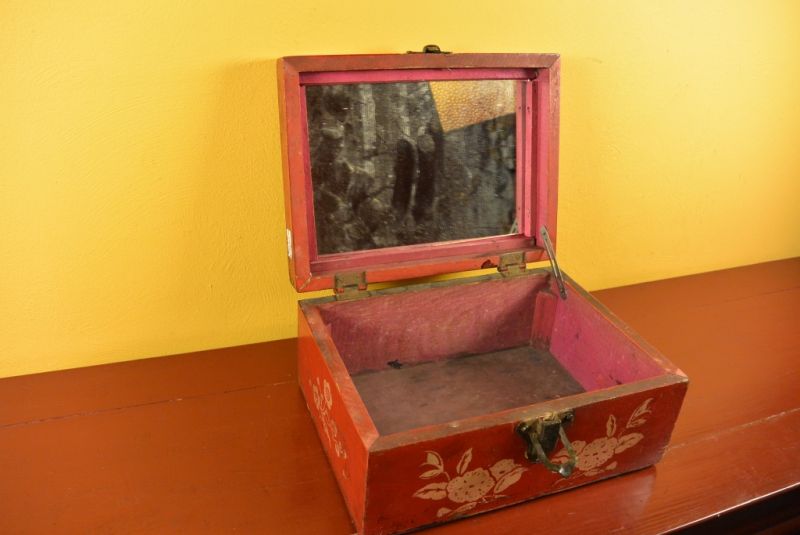 Old Chinese Chest Mao era 4