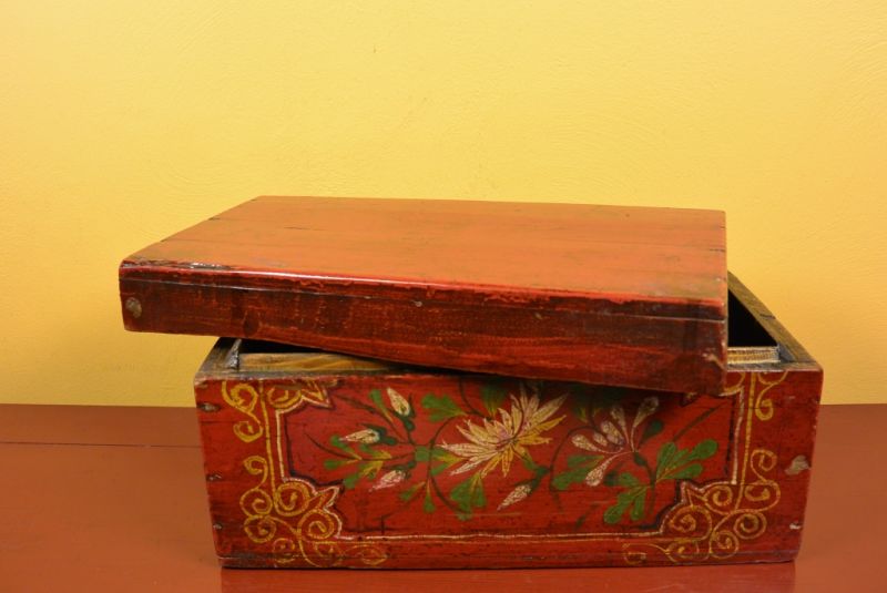 Old Chinese Chest White flowers 5
