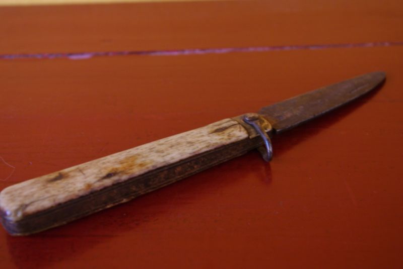 Old Chinese Knifr Bone 1