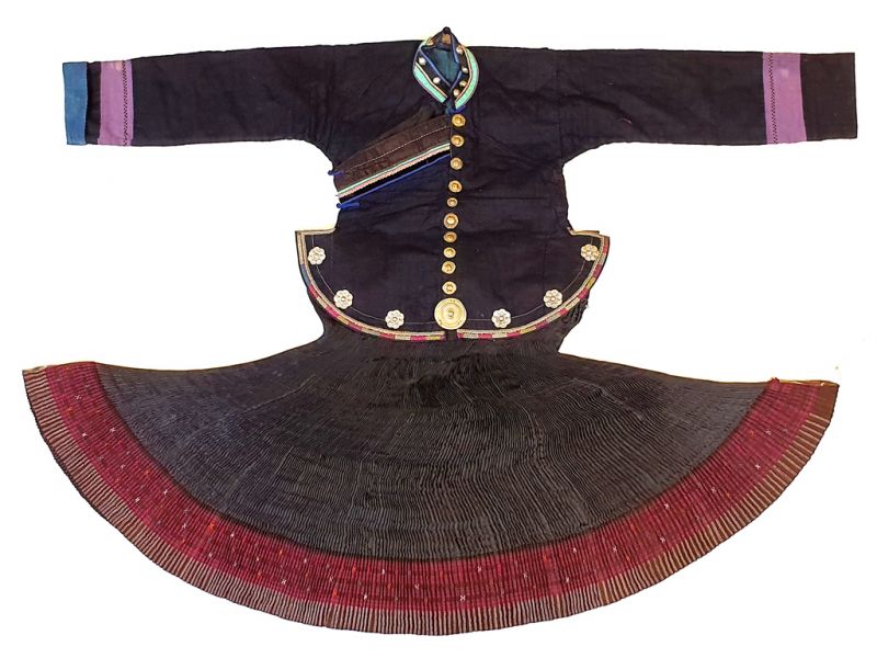 Old Chinese Miao Costume 1
