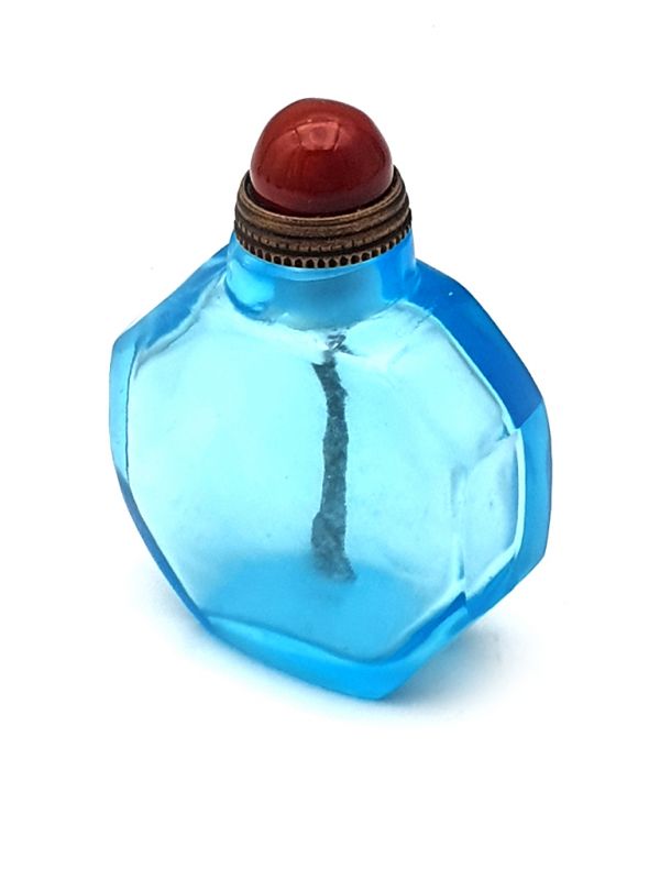 Old Chinese snuff bottle - Blown glass - Octagonal - Sky blue 2