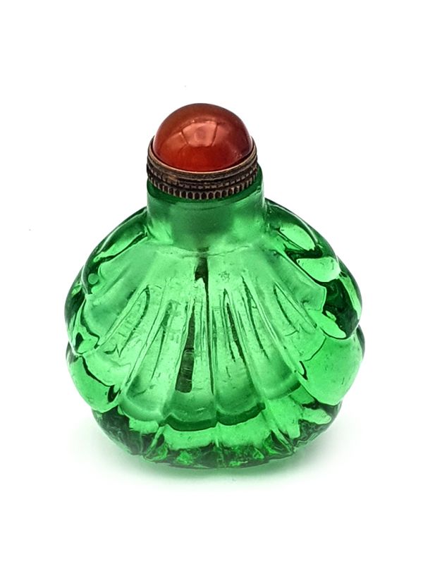 Old Chinese snuff bottle - Blown glass - Shell - Green 1