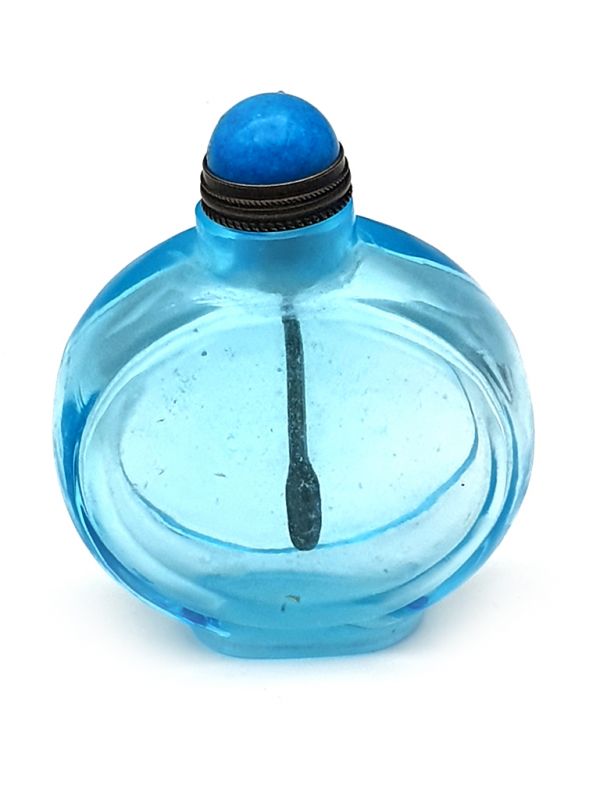 Old Chinese snuff bottle - Blown glass - Sky blue 1