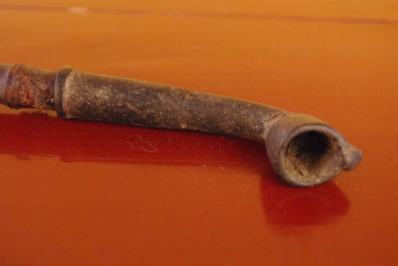 Old Chinese tobacco pipe in wood 2