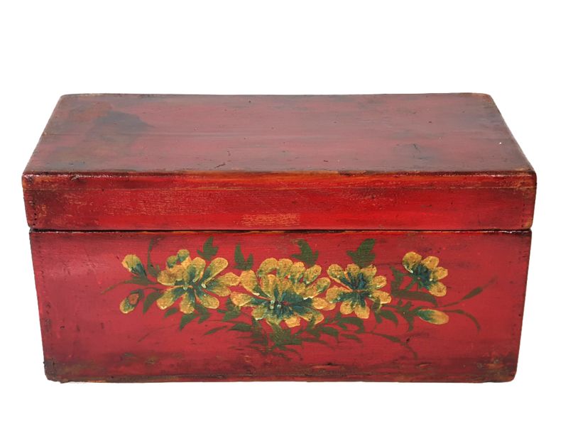 Old Chinese wooden chest - chinese flowers 1