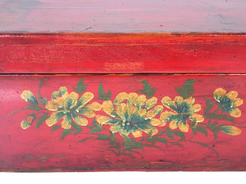 Old Chinese wooden chest - chinese flowers 2