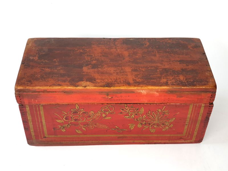 Old Chinese wooden chest - Flowers and butterfly 2