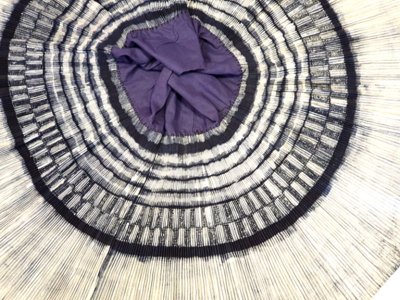 Old pleated dress of the Miao minority - Indigo 2