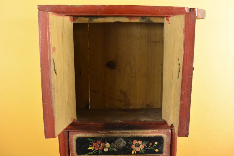 Old small Chinese wooden furniture 3