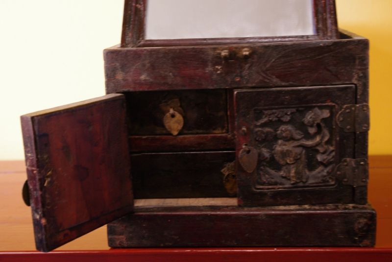 OldChinese Box in wood with mirror 5