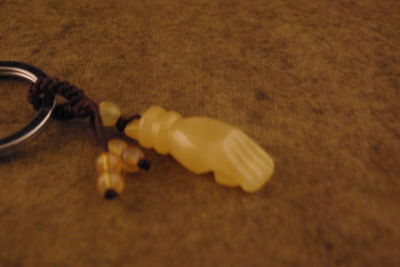 Orangener Schlüsselanhänger aus Jade Hand von Buddha 3