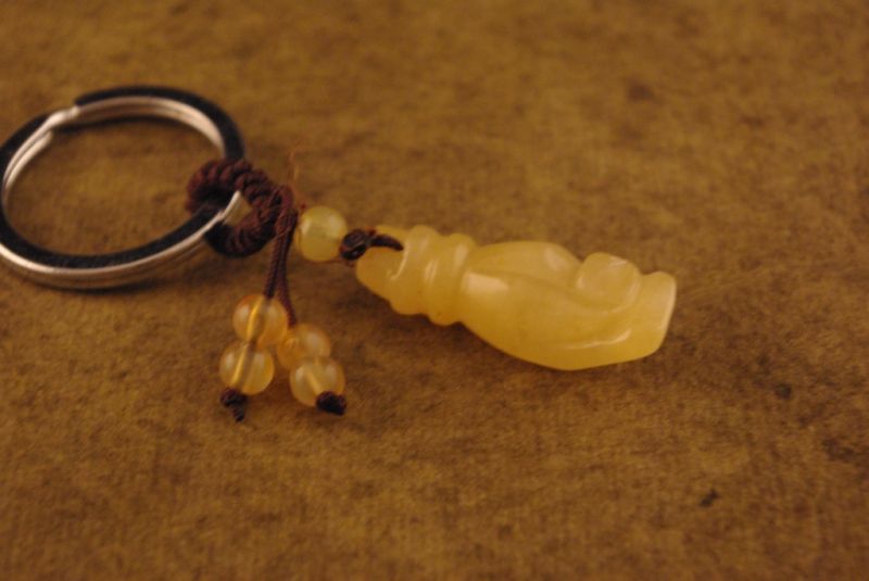 Orangener Schlüsselanhänger aus Jade Hand von Buddha 4