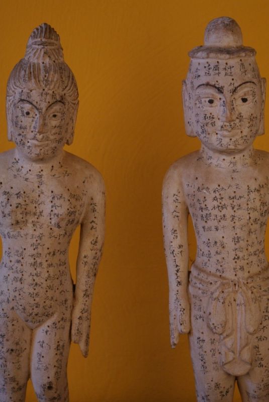Paar Statuen Akupunktur Chinesische Medizin 2
