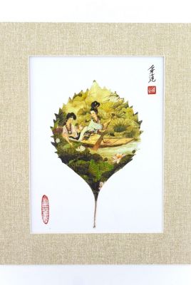Peinture chinoise sur feuille d'arbre - Dames sur une barque Peinture chinoise sur feuille d'arbre - Dames sur une barque