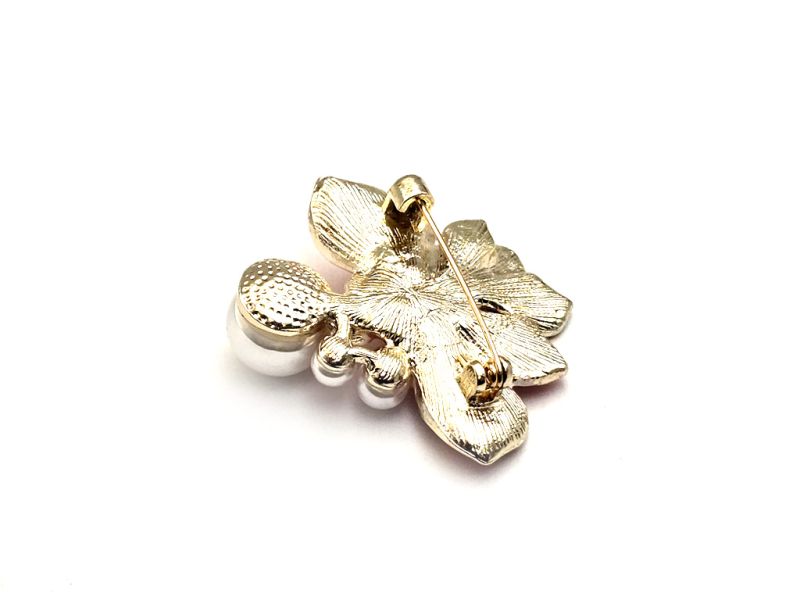 Cliquez sur la vignette pour agrandir et survolez la photo pour zoomer Petite broche chinoise porte-bonheur – Fleur rose et perles de délicatesse 3
