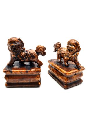 Petite Paire de Chiens Foo en porcelaine Marron