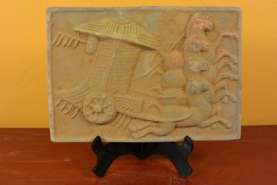 Plaque chinoise en Terre Cuite Calèche 4 chevaux