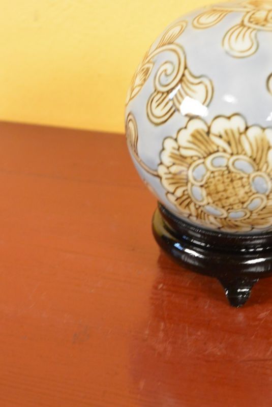 Porcelain Chinese Ball with Stand 4