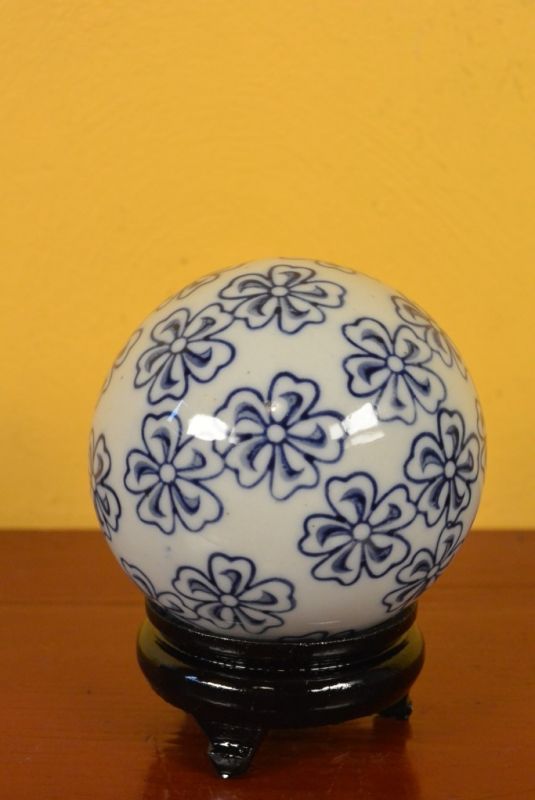 Porcelain Chinese Ball with Stand Flowers 1