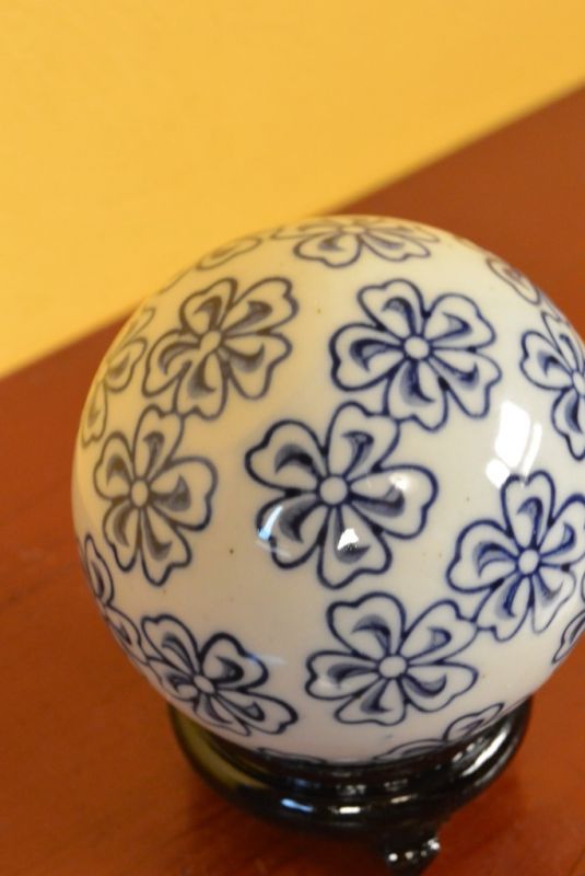 Porcelain Chinese Ball with Stand Flowers 4