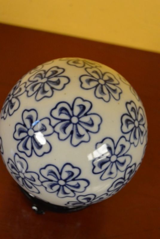 Porcelain Chinese Ball with Stand Flowers 5