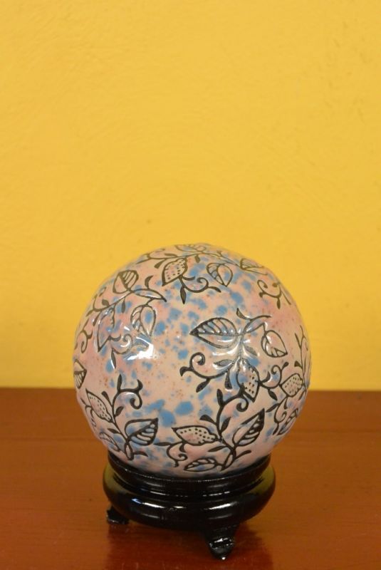 Porcelain Chinese Ball with Stand Leaves Roses 1