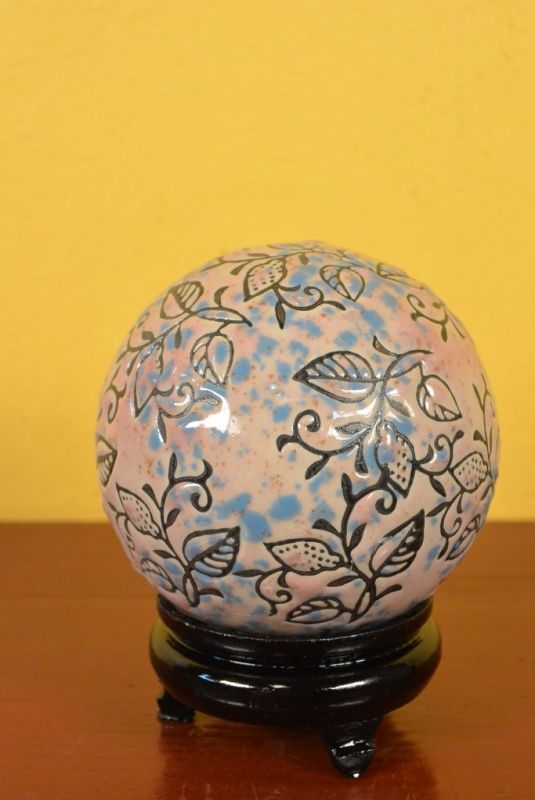 Porcelain Chinese Ball with Stand Leaves Roses 2