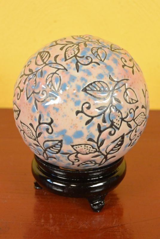 Porcelain Chinese Ball with Stand Leaves Roses 3