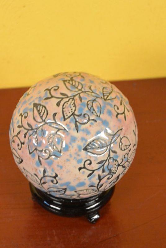 Porcelain Chinese Ball with Stand Leaves Roses 5