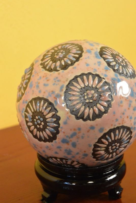 Porcelain Chinese Ball with Stand Pink 3