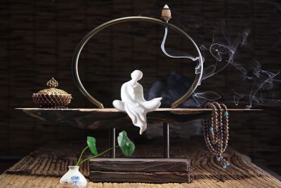 Porte-encens moderne - Art de Chine - Moine en porcelaine