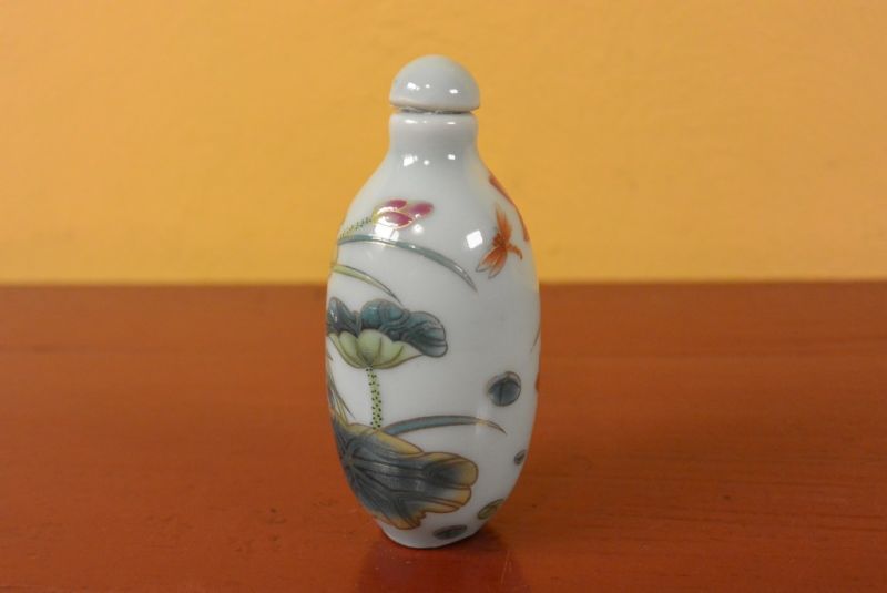Porzellan Schnupftabakflasche Blumen und Libelle 3 2