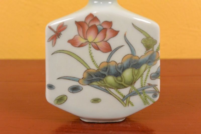 Porzellan Schnupftabakflasche Blumen und Libelle 2