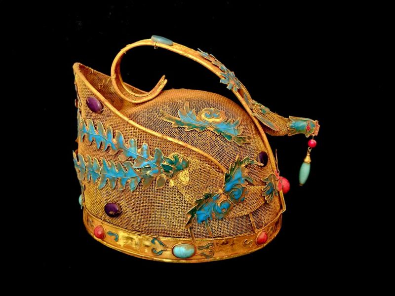 Qing Emperor’s Theatrical Imperial Filigree Headdress with Turquoise Enamels 5