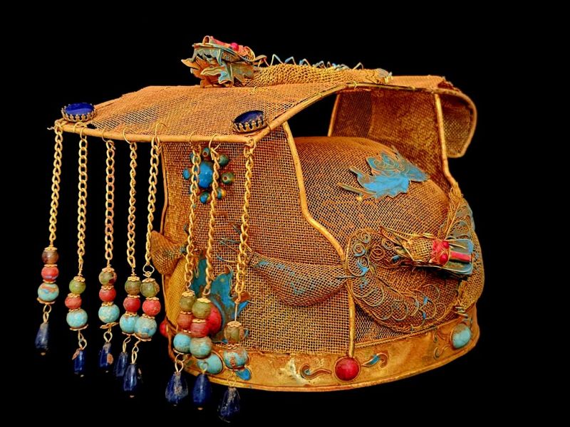Qing Emperor’s Theatrical Imperial Headdress with Dragon Motifs and Turquoise Enamels 1
