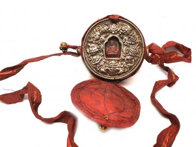Reliquaire Tibétain Bouddha de voyage tibétain - Rond Reliquaire Tibétain Bouddha de voyage tibétain - Rond