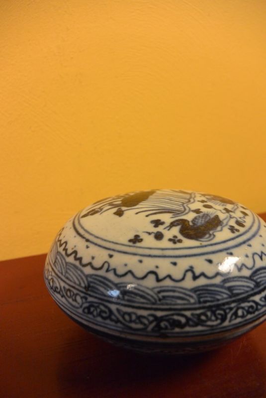 Round porcelain box Duck in the pond 2