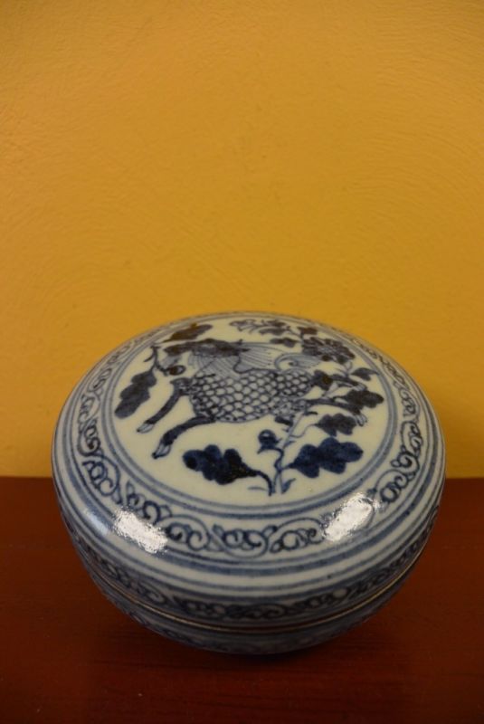 Round porcelain box Mythological animal 1