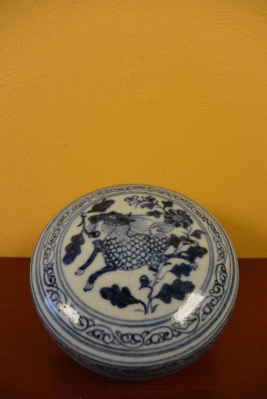 Round porcelain box Mythological animal 2