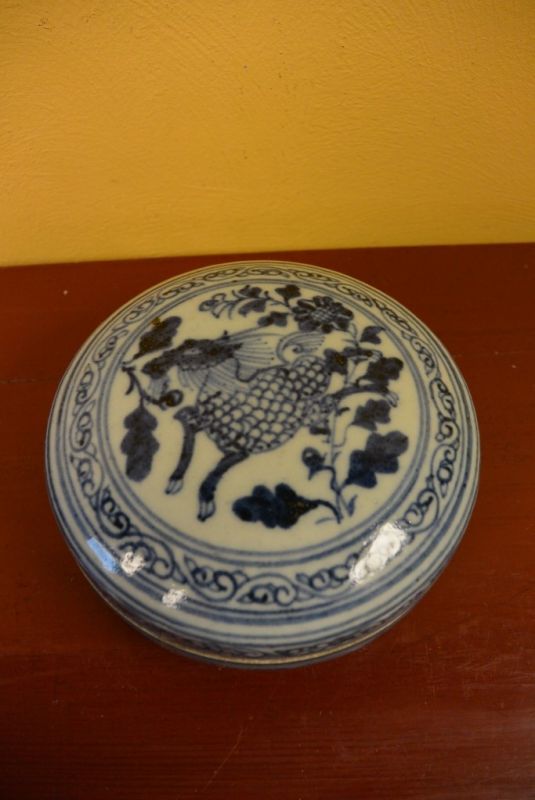 Round porcelain box Mythological animal 3