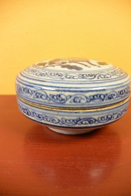 Round porcelain box Mythological animal 5